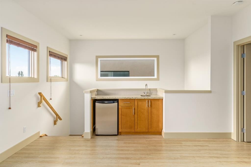 2134 30 Avenue Sw, Calgary, AB - Indoor Photo Showing Other Room