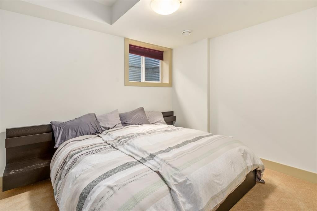 2134 30 Avenue Sw, Calgary, AB - Indoor Photo Showing Bedroom