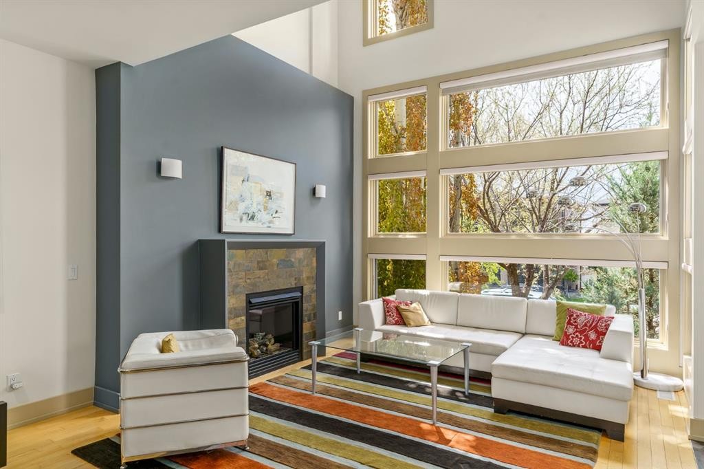 2134 30 Avenue Sw, Calgary, AB - Indoor Photo Showing Living Room With Fireplace