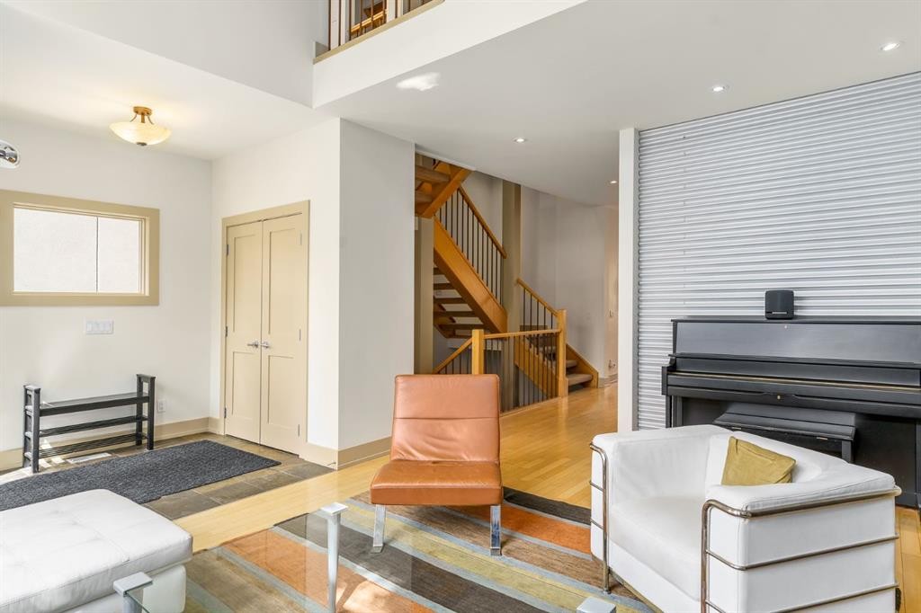 2134 30 Avenue Sw, Calgary, AB - Indoor