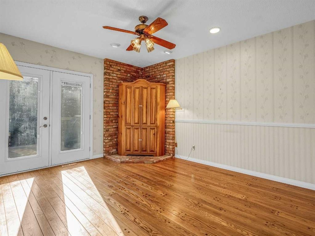 76 Wood Valley Rise Sw, Calgary, AB - Indoor Photo Showing Other Room