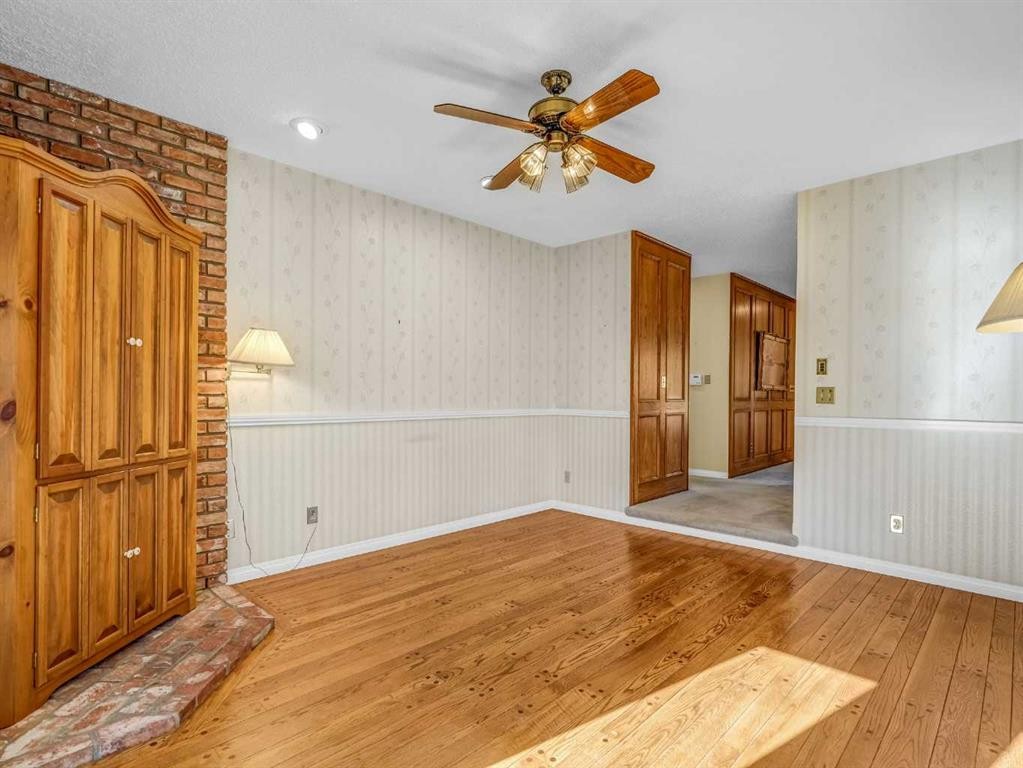 76 Wood Valley Rise Sw, Calgary, AB - Indoor Photo Showing Other Room