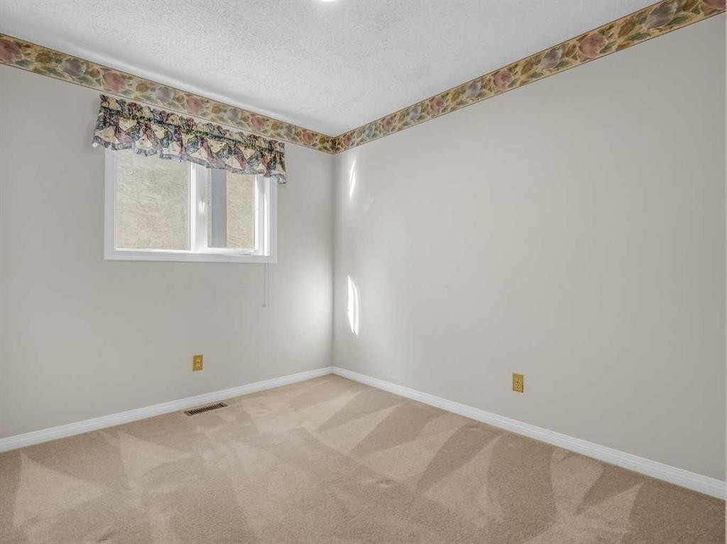 76 Wood Valley Rise Sw, Calgary, AB - Indoor Photo Showing Other Room