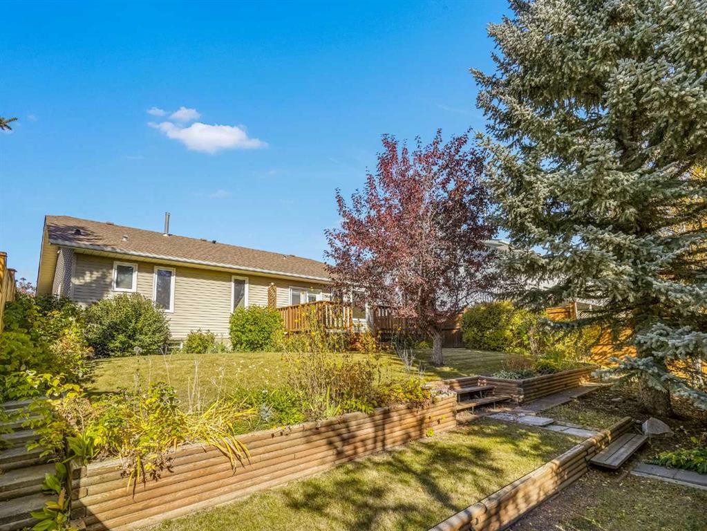76 Wood Valley Rise Sw, Calgary, AB - Outdoor