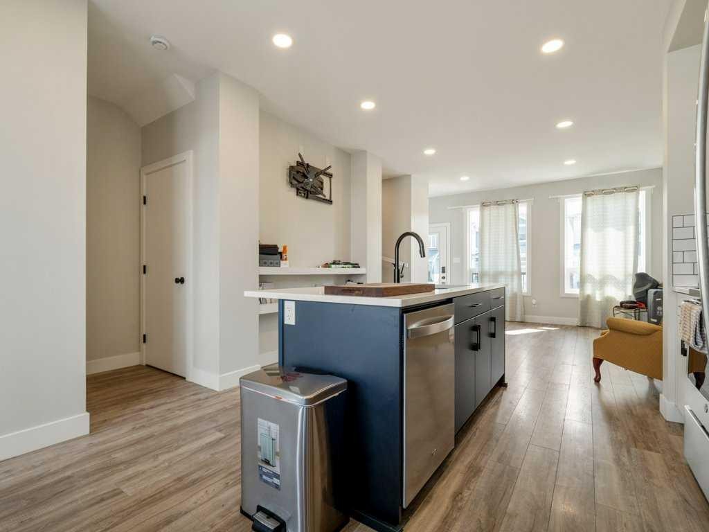 1143 Coalbrook Place West, Lethbridge, AB - Indoor Photo Showing Kitchen