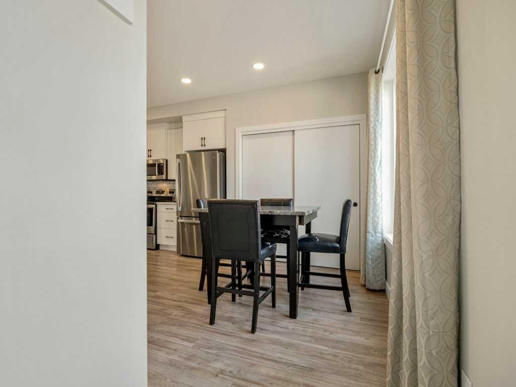 1143 Coalbrook Place West, Lethbridge, AB - Indoor