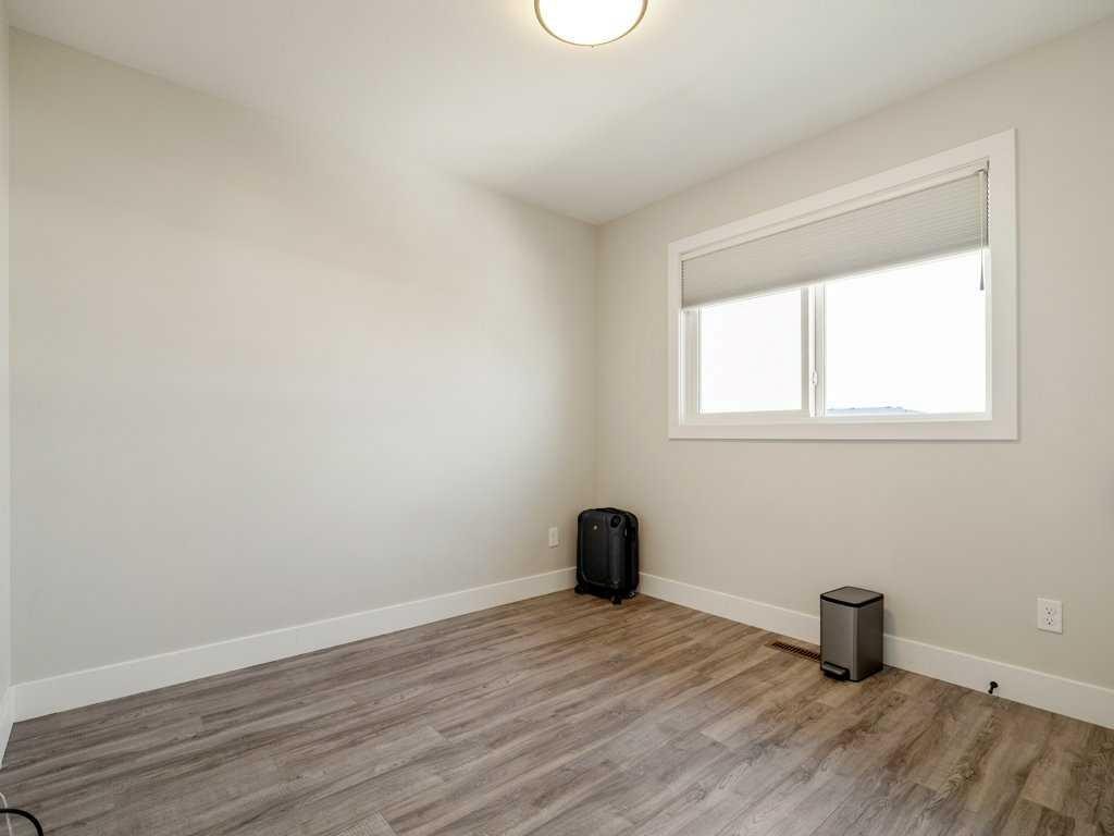 1143 Coalbrook Place West, Lethbridge, AB - Indoor Photo Showing Other Room