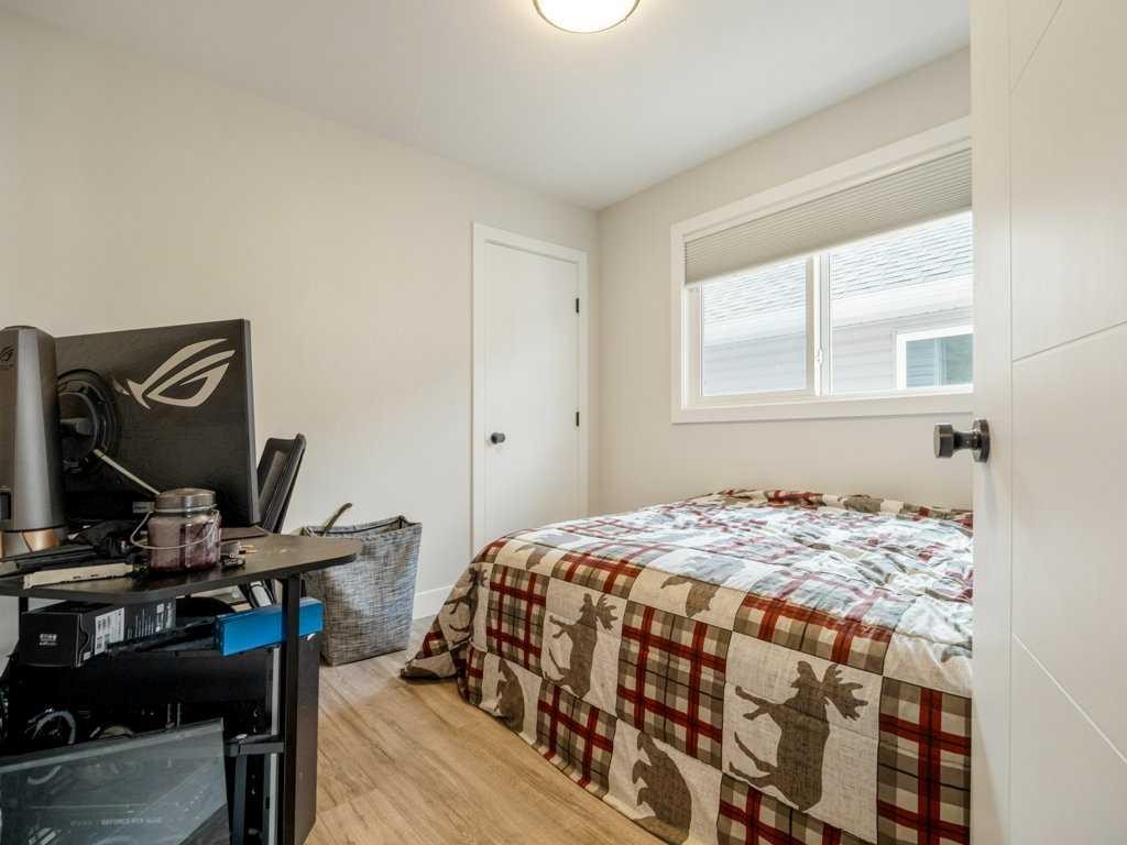 1143 Coalbrook Place West, Lethbridge, AB - Indoor Photo Showing Bedroom