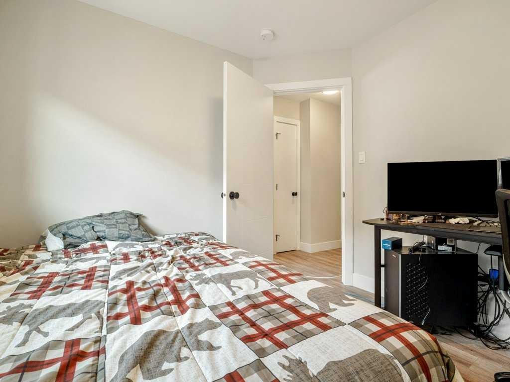 1143 Coalbrook Place West, Lethbridge, AB - Indoor Photo Showing Bedroom