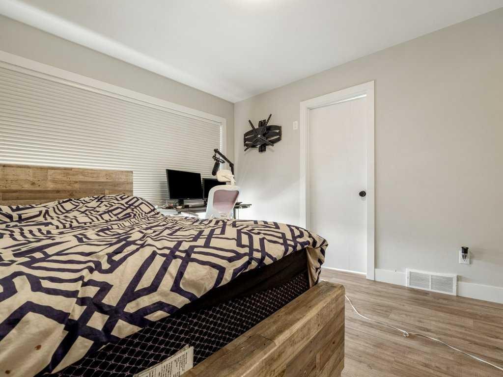 1143 Coalbrook Place West, Lethbridge, AB - Indoor Photo Showing Bedroom