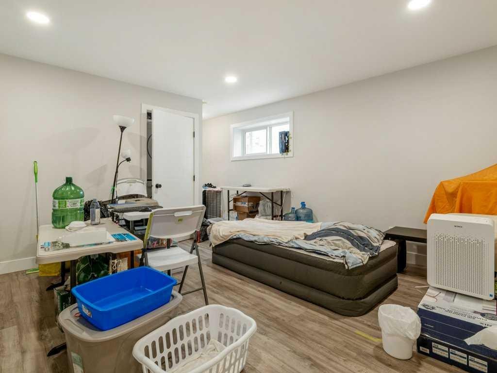 1143 Coalbrook Place West, Lethbridge, AB - Indoor