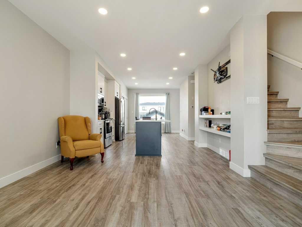 1143 Coalbrook Place West, Lethbridge, AB - Indoor