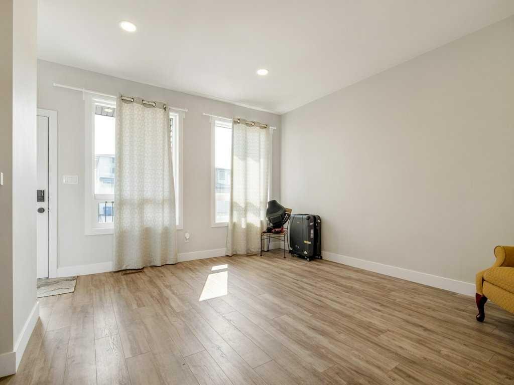 1143 Coalbrook Place West, Lethbridge, AB - Indoor Photo Showing Other Room