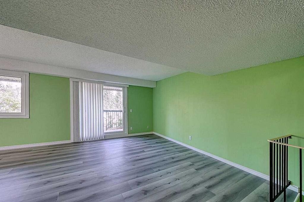 206-2200 Woodview Drive Sw, Calgary, AB - Indoor