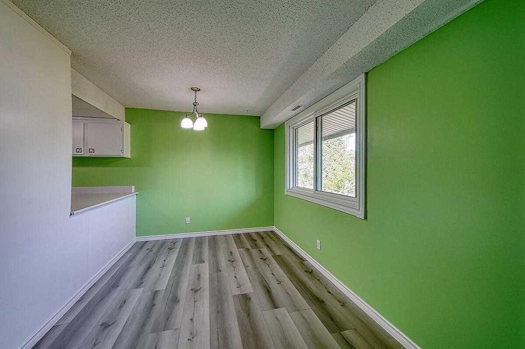 206-2200 Woodview Drive Sw, Calgary, AB - Indoor Photo Showing Other Room