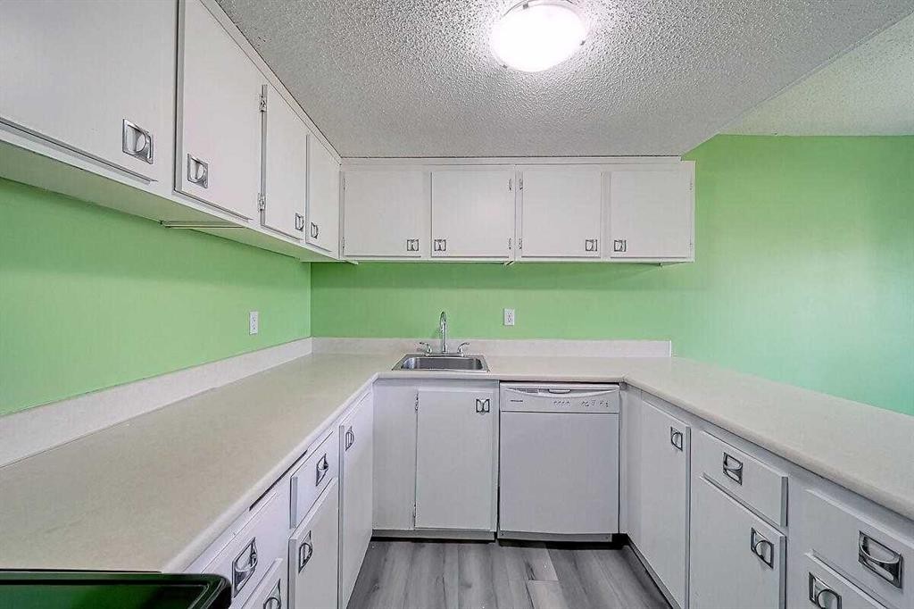 206-2200 Woodview Drive Sw, Calgary, AB - Indoor