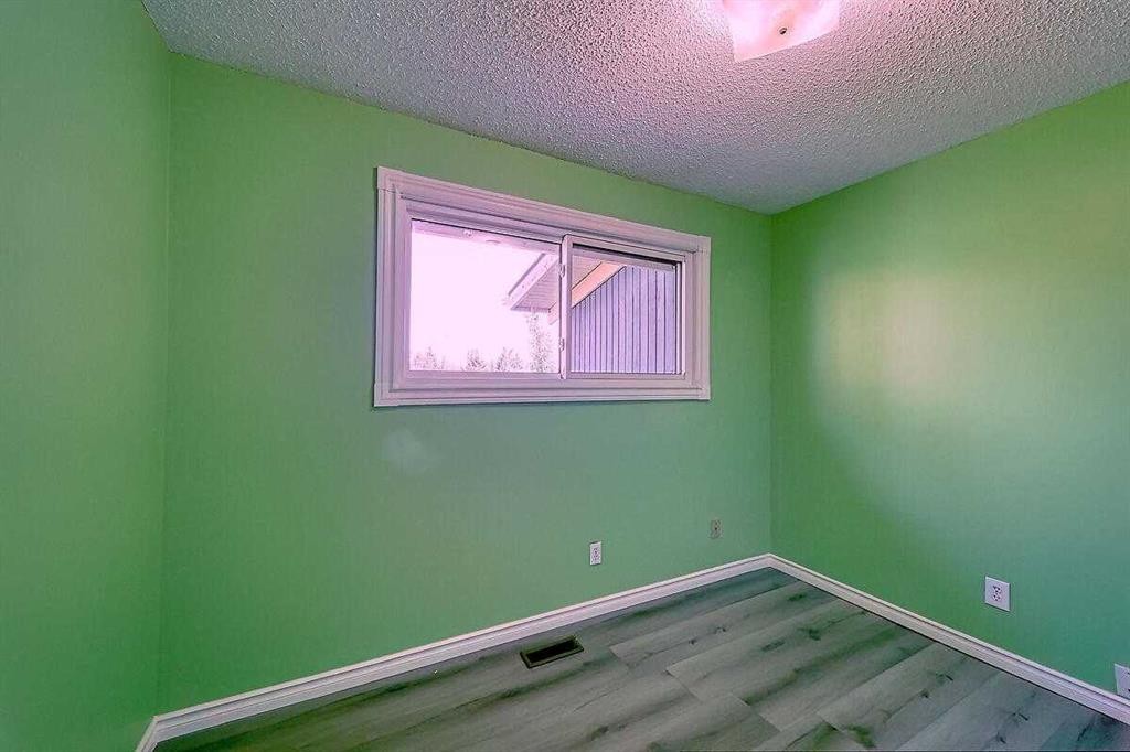 206-2200 Woodview Drive Sw, Calgary, AB - Indoor Photo Showing Other Room