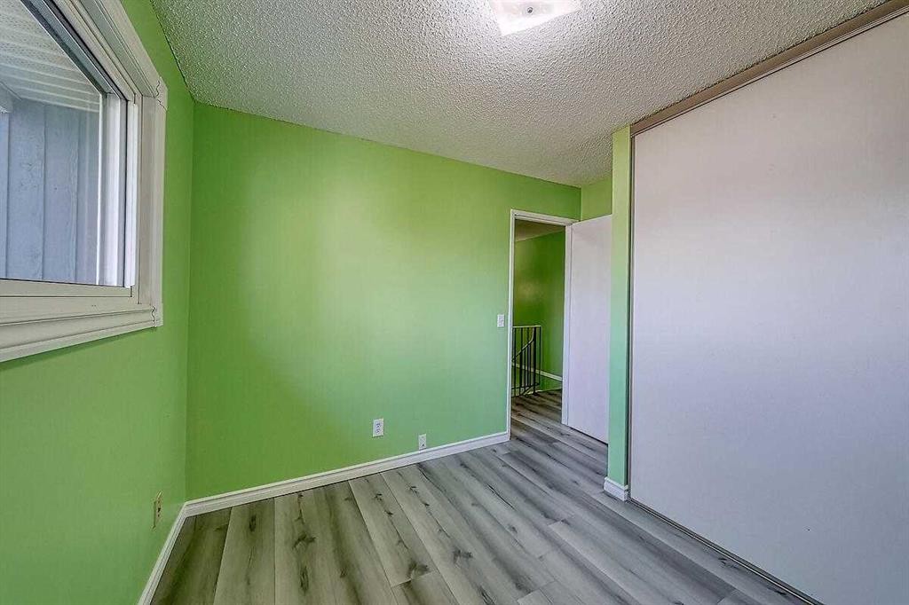 206-2200 Woodview Drive Sw, Calgary, AB - Indoor Photo Showing Other Room