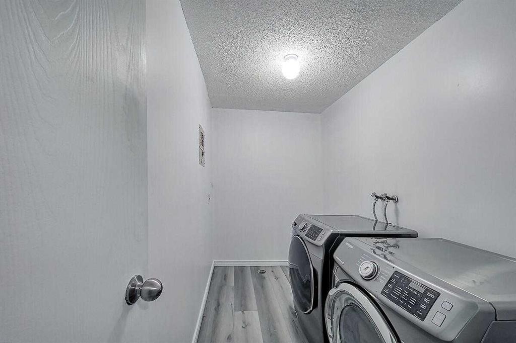 206-2200 Woodview Drive Sw, Calgary, AB - Indoor Photo Showing Laundry Room