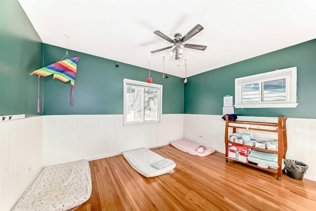 820 9A Street Ne, Calgary, AB - Indoor Photo Showing Other Room