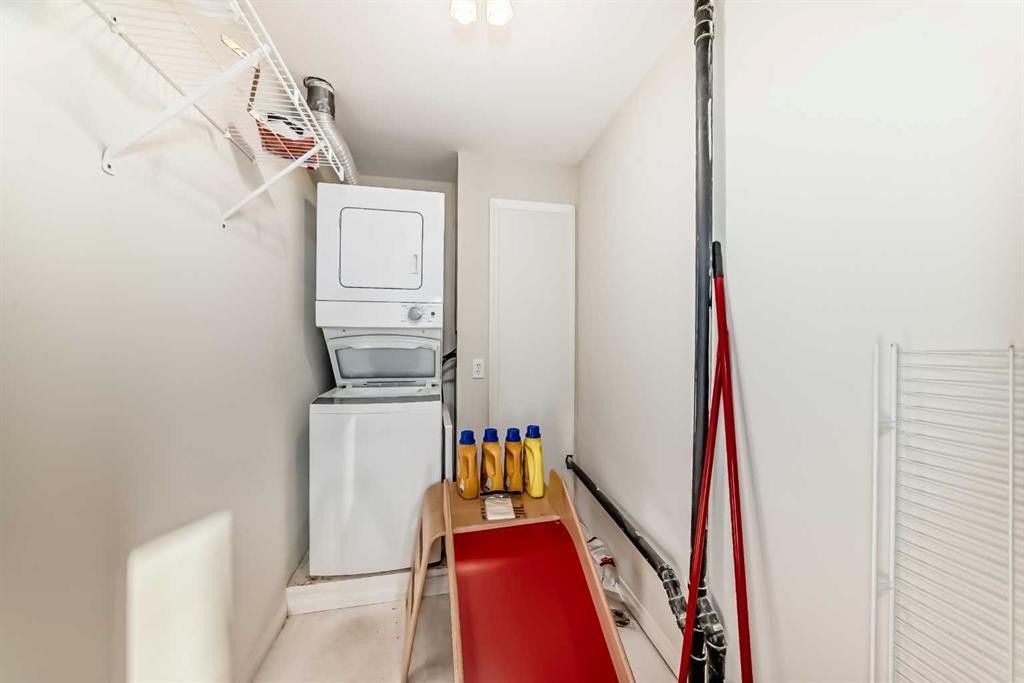 820 9A Street Ne, Calgary, AB - Indoor Photo Showing Laundry Room