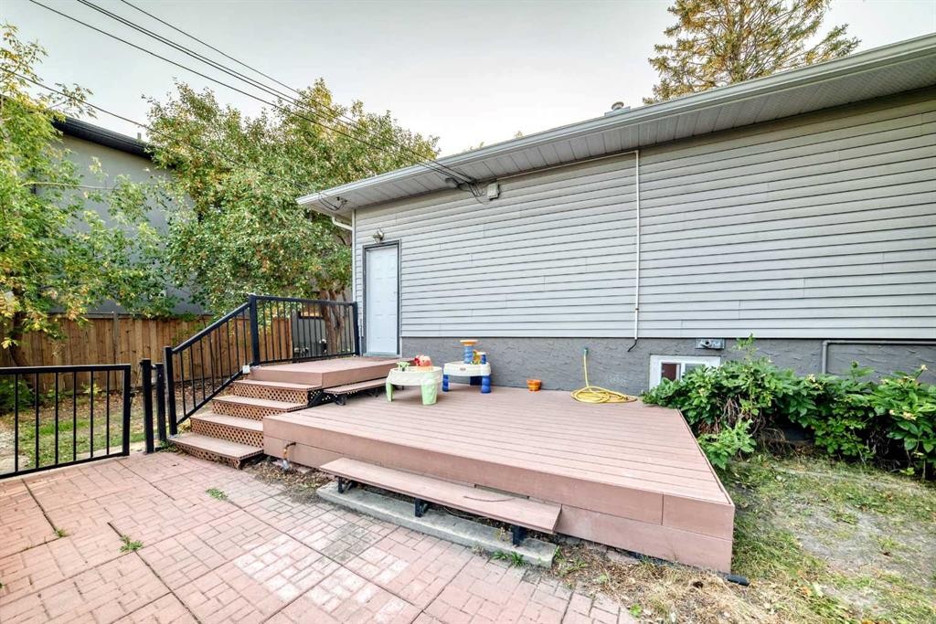 820 9A Street Ne, Calgary, AB - Outdoor With Deck Patio Veranda With Exterior