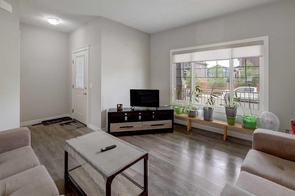52 Red Embers Manor Ne, Calgary, AB - Indoor Photo Showing Living Room