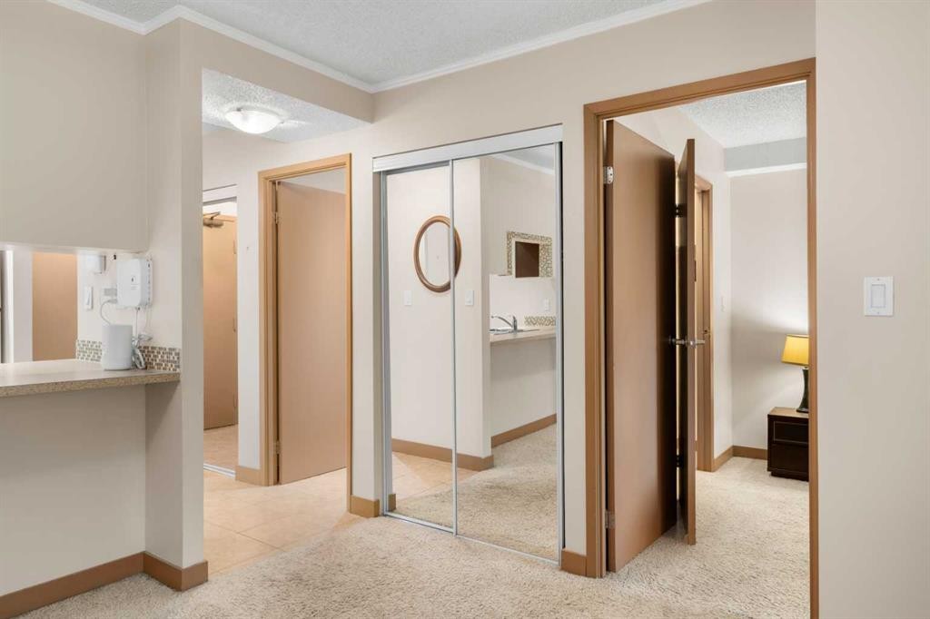 160-310 8 Street Sw, Calgary, AB - Indoor Photo Showing Other Room