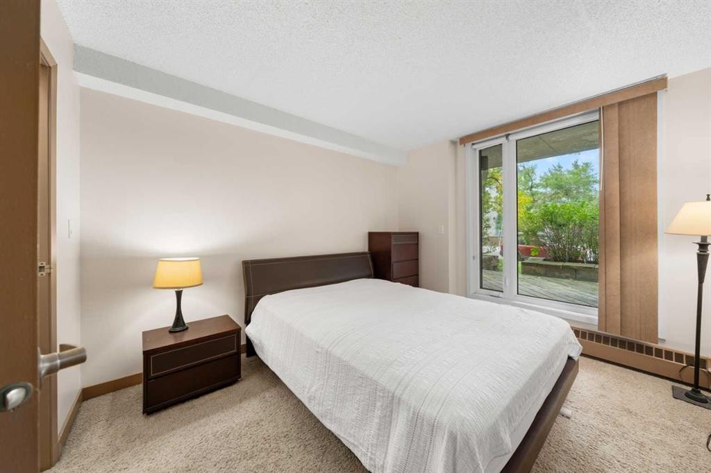160-310 8 Street Sw, Calgary, AB - Indoor Photo Showing Bedroom