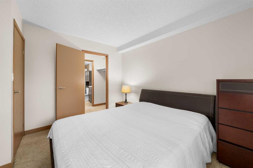 160-310 8 Street Sw, Calgary, AB - Indoor Photo Showing Bedroom