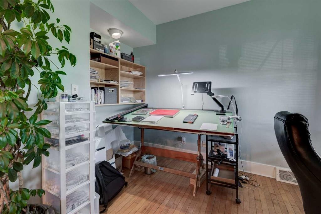 2213 8 Avenue Se, Calgary, AB - Indoor