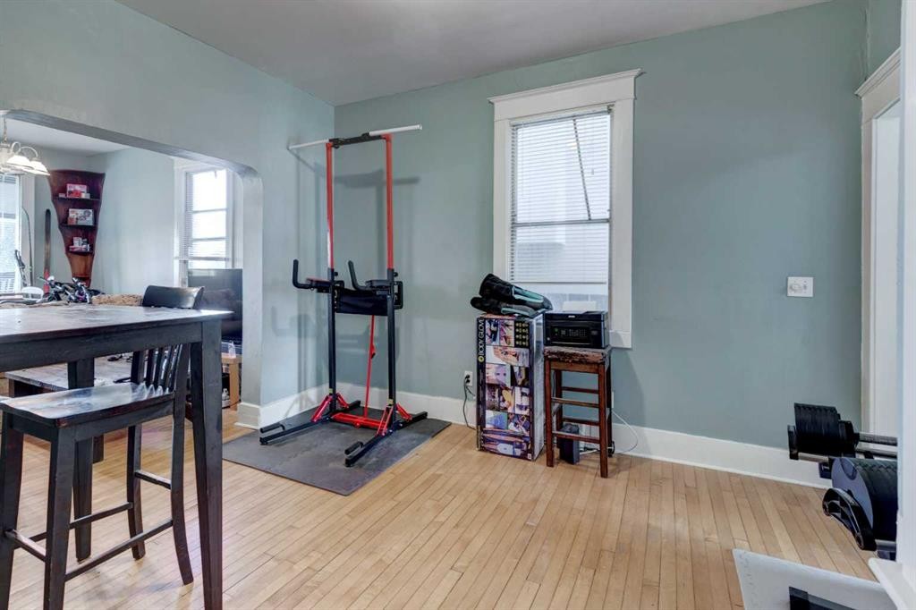 2213 8 Avenue Se, Calgary, AB - Indoor