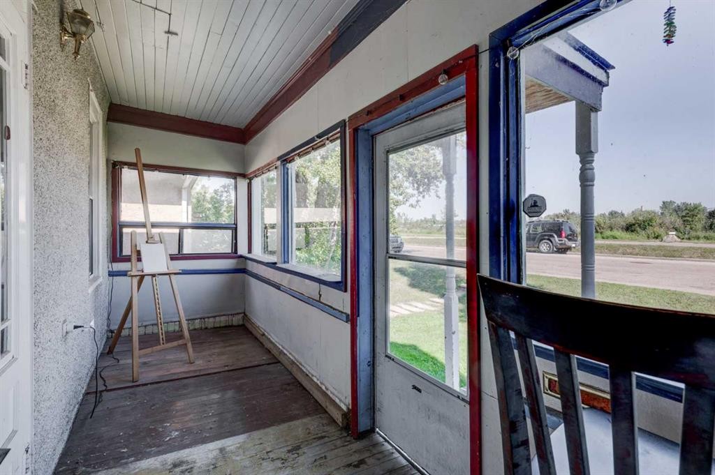 2213 8 Avenue Se, Calgary, AB - Indoor Photo Showing Other Room