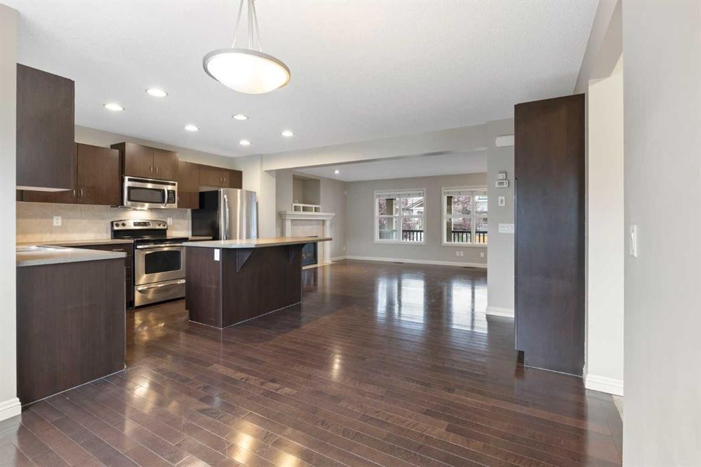 221 Prestwick Terrace Se, Calgary, AB - Indoor Photo Showing Kitchen