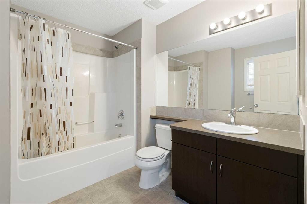 221 Prestwick Terrace Se, Calgary, AB - Indoor Photo Showing Bathroom