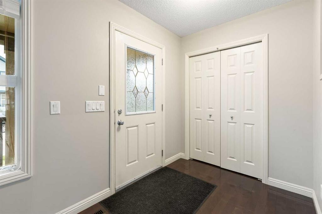 221 Prestwick Terrace Se, Calgary, AB - Indoor Photo Showing Other Room