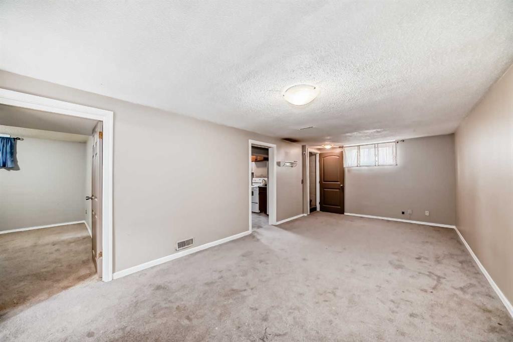 2235 42 Street Se, Calgary, AB - Indoor Photo Showing Other Room