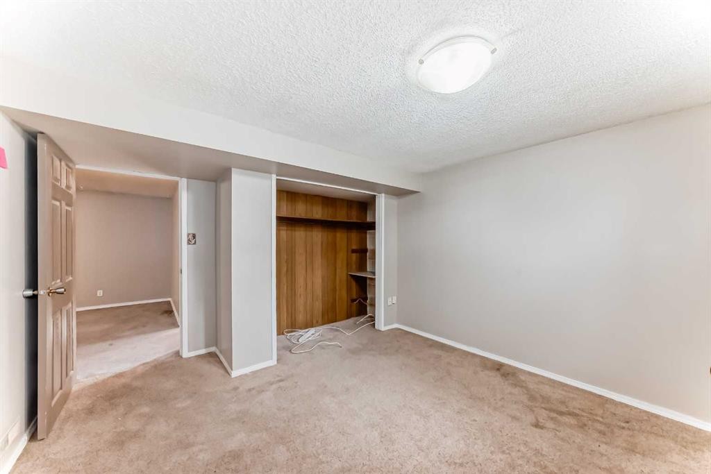 2235 42 Street Se, Calgary, AB - Indoor Photo Showing Other Room