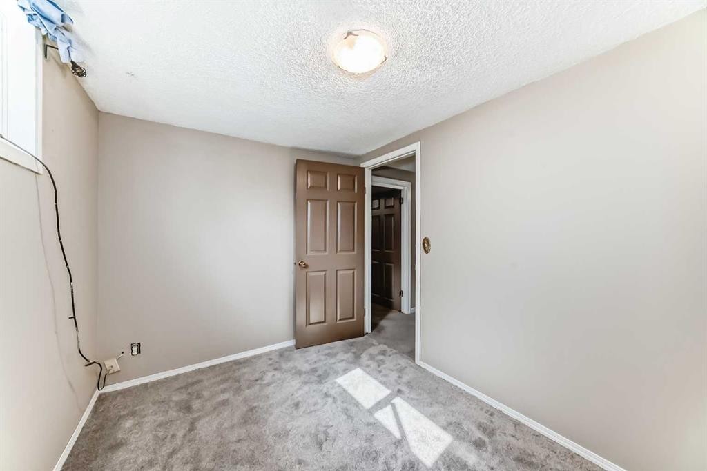 2235 42 Street Se, Calgary, AB - Indoor Photo Showing Other Room