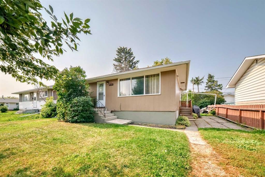 2235 42 Street Se, Calgary, AB - Outdoor