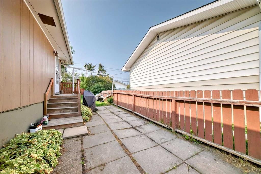 2235 42 Street Se, Calgary, AB - Outdoor With Exterior