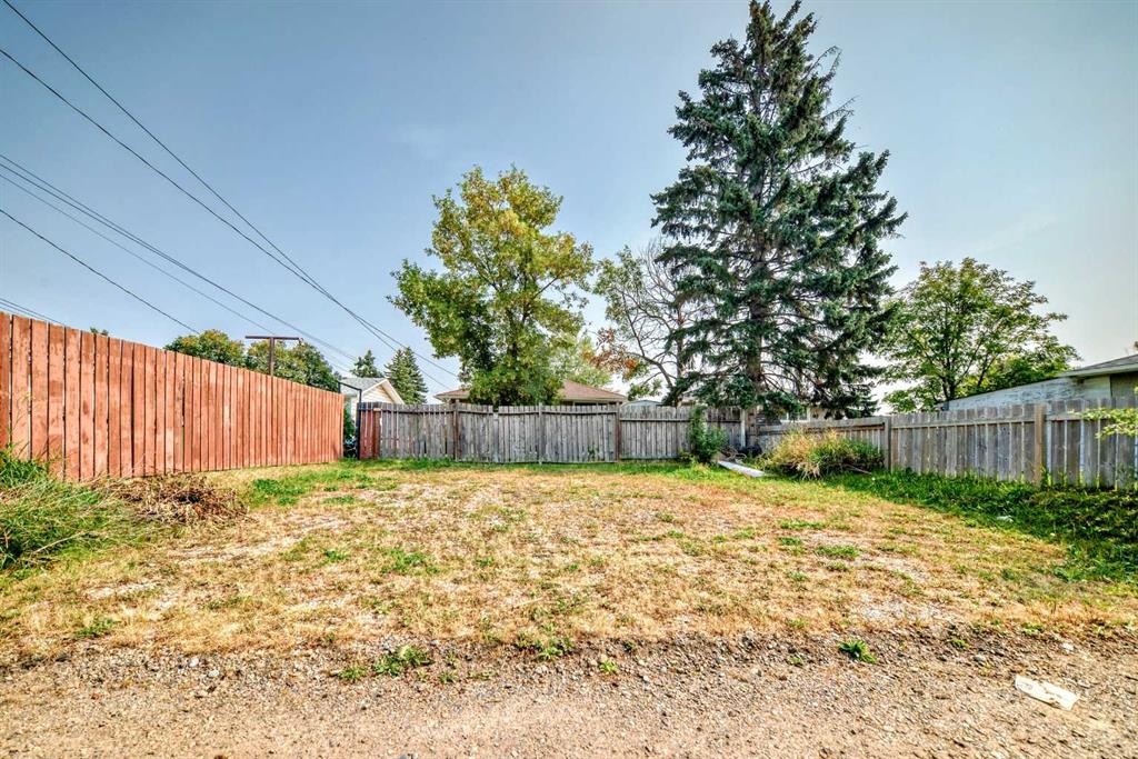 2235 42 Street Se, Calgary, AB - Outdoor