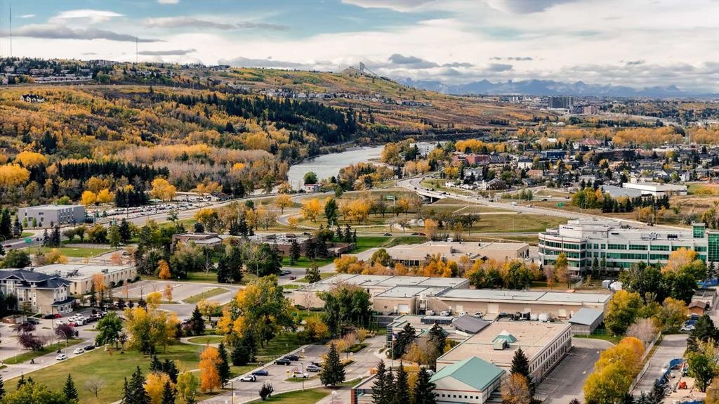 533 32 Street Nw, Calgary, AB - Outdoor With View