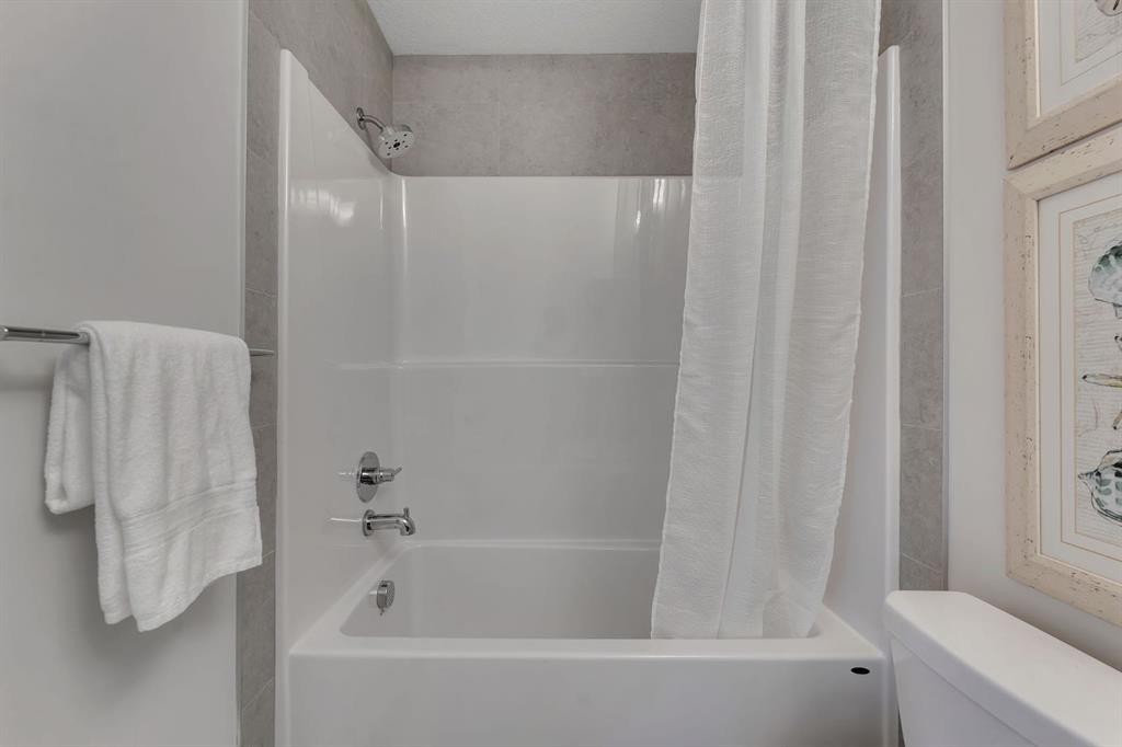 351 Fireside Drive, Cochrane, AB - Indoor Photo Showing Bathroom