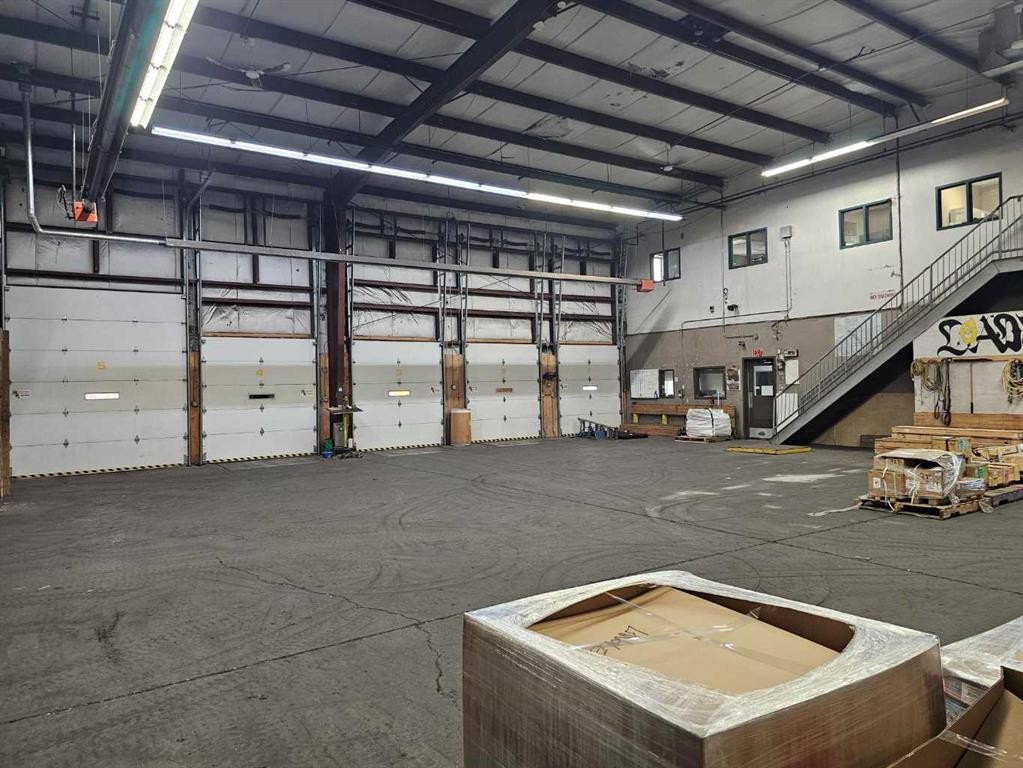 9415 44 Street Se, Calgary, AB