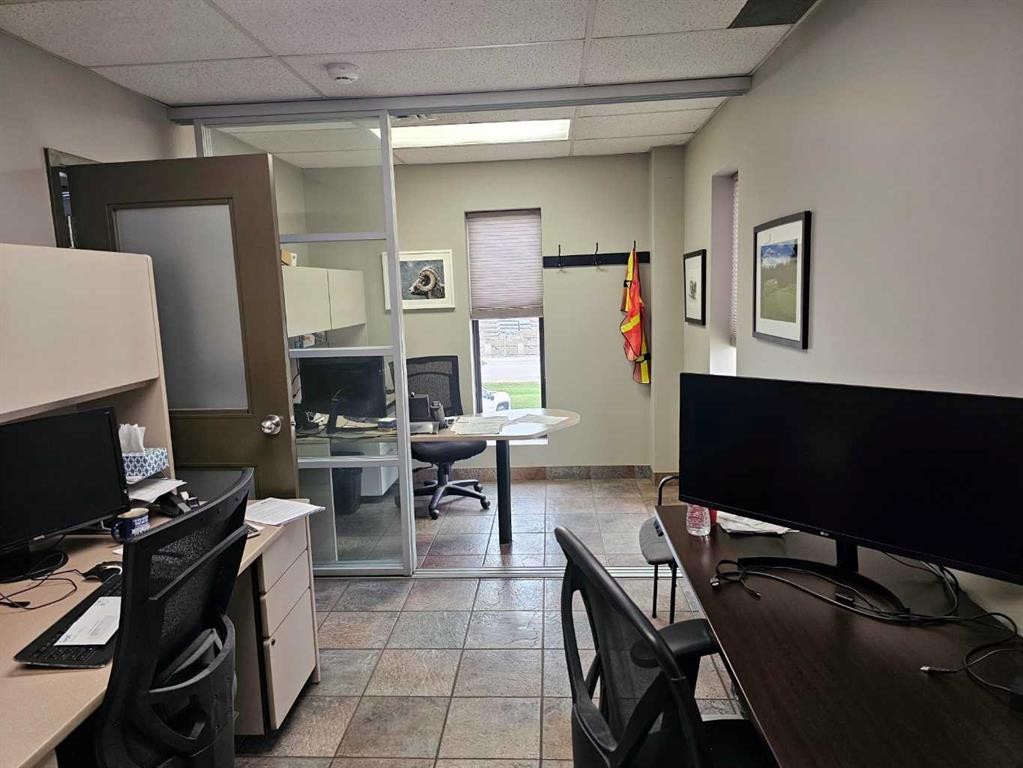 9415 44 Street Se, Calgary, AB