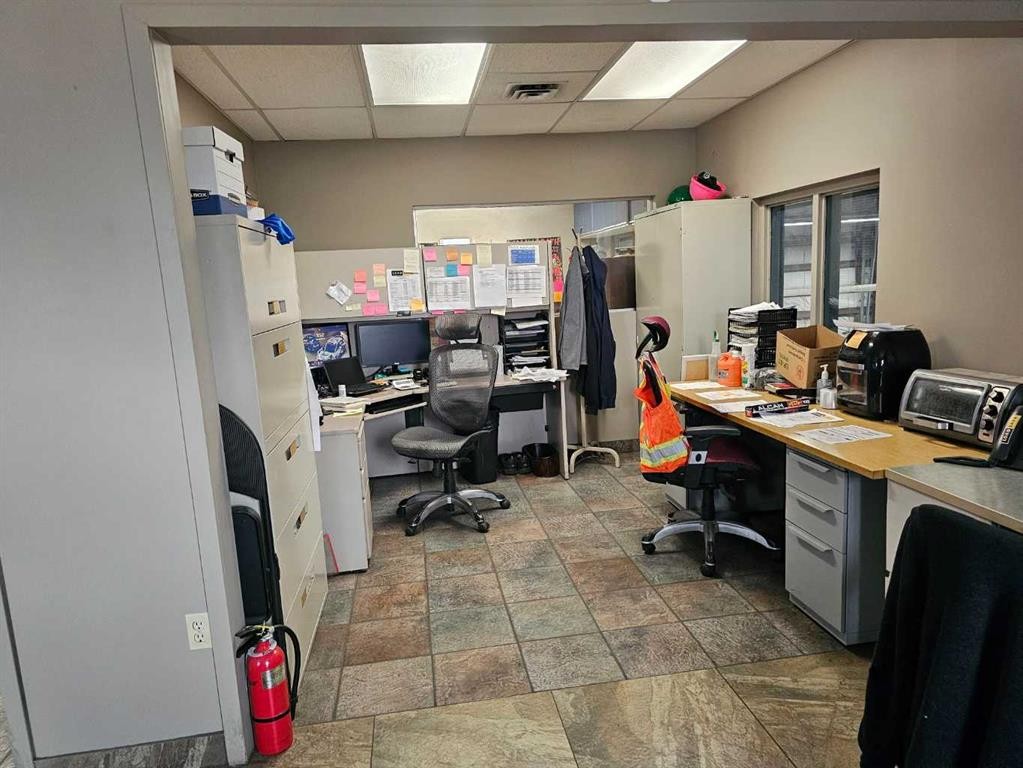 9415 44 Street Se, Calgary, AB