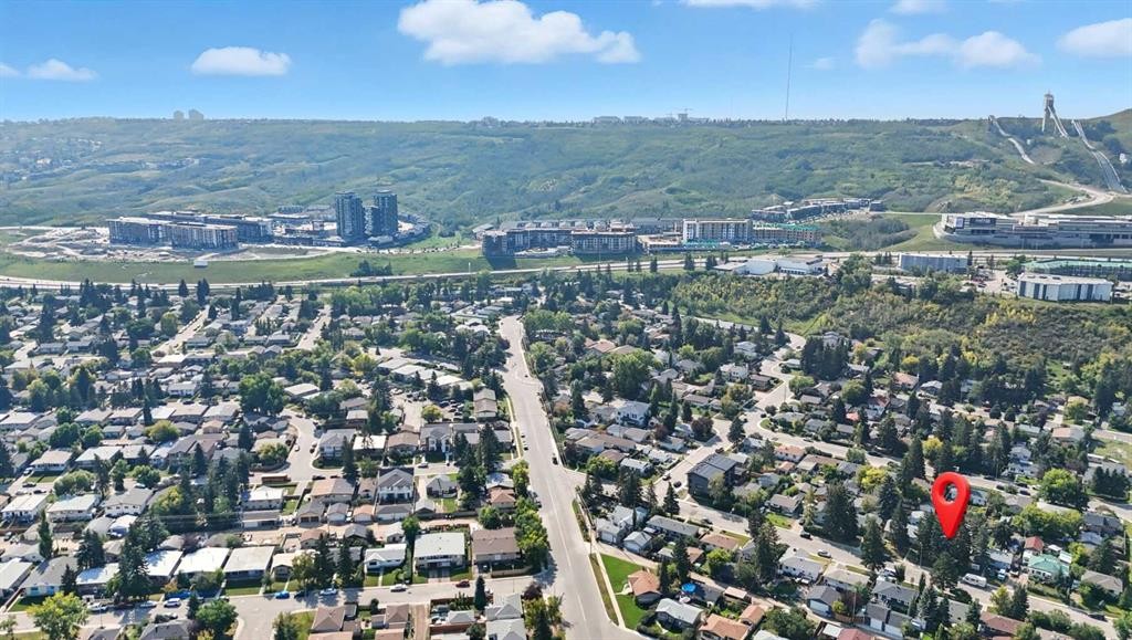 7927 36 Avenue Nw, Calgary, AB - Outdoor With View