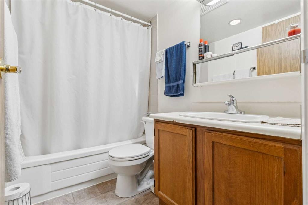303-924 14 Avenue Sw, Calgary, AB - Indoor Photo Showing Bathroom