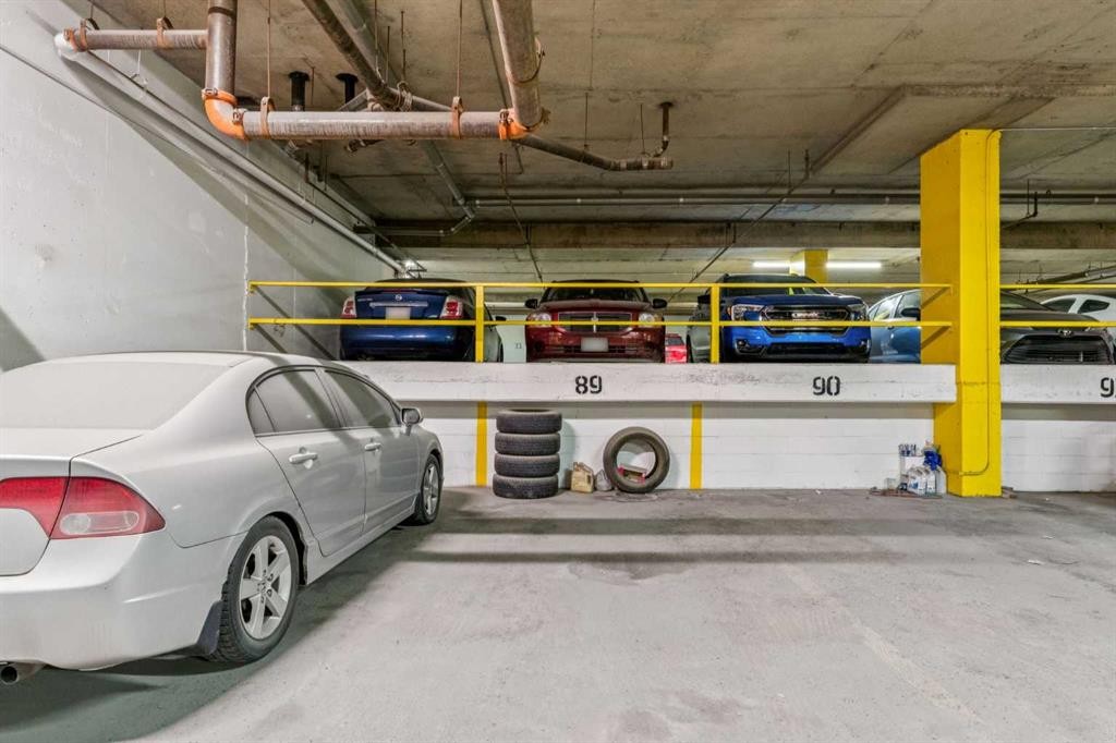 303-924 14 Avenue Sw, Calgary, AB - Indoor Photo Showing Garage